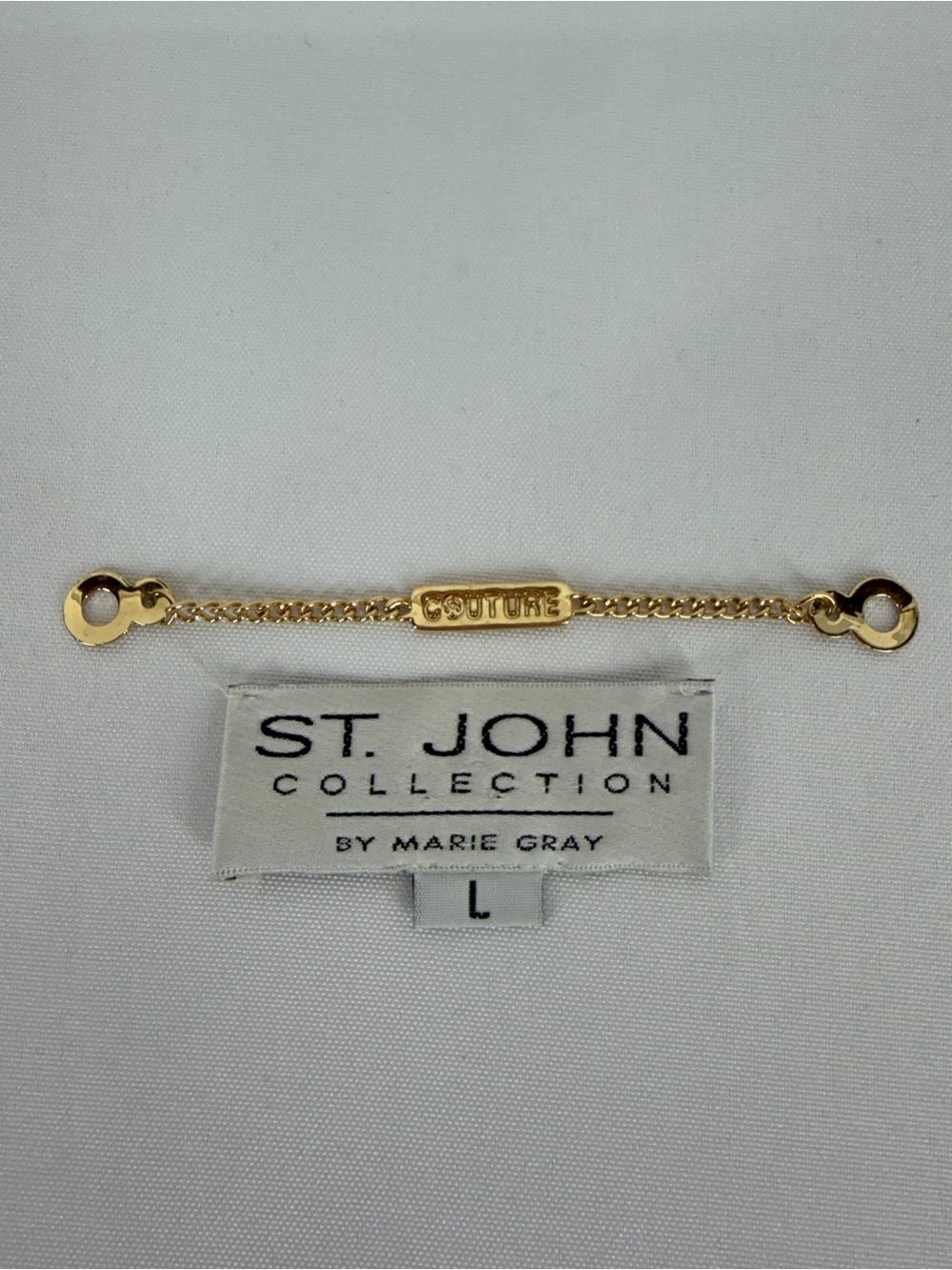 St. John Collection Size Large Tag and Gold Contour Hang Chain